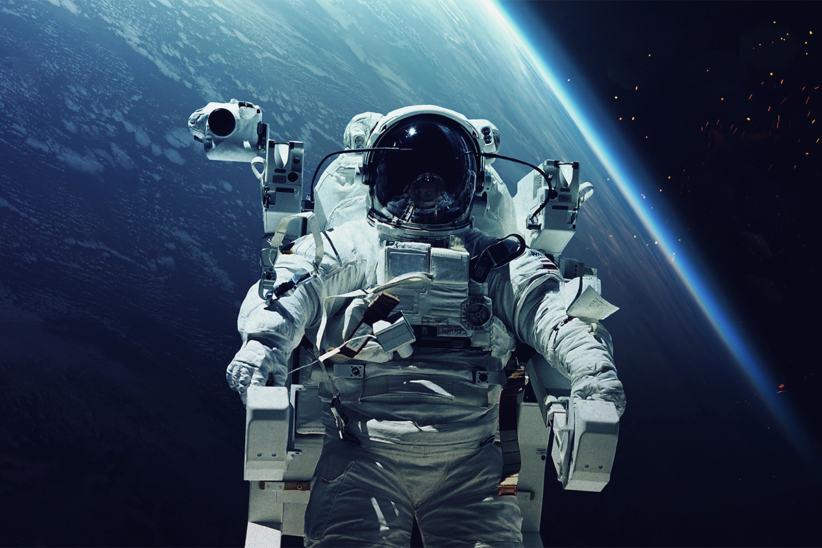 astronauta agente inmobiliario